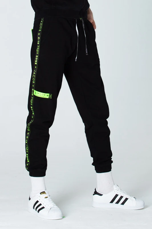 SPODNIE UNISEX  CZARNE Z LAMPASEM C-19 FREE ZONE